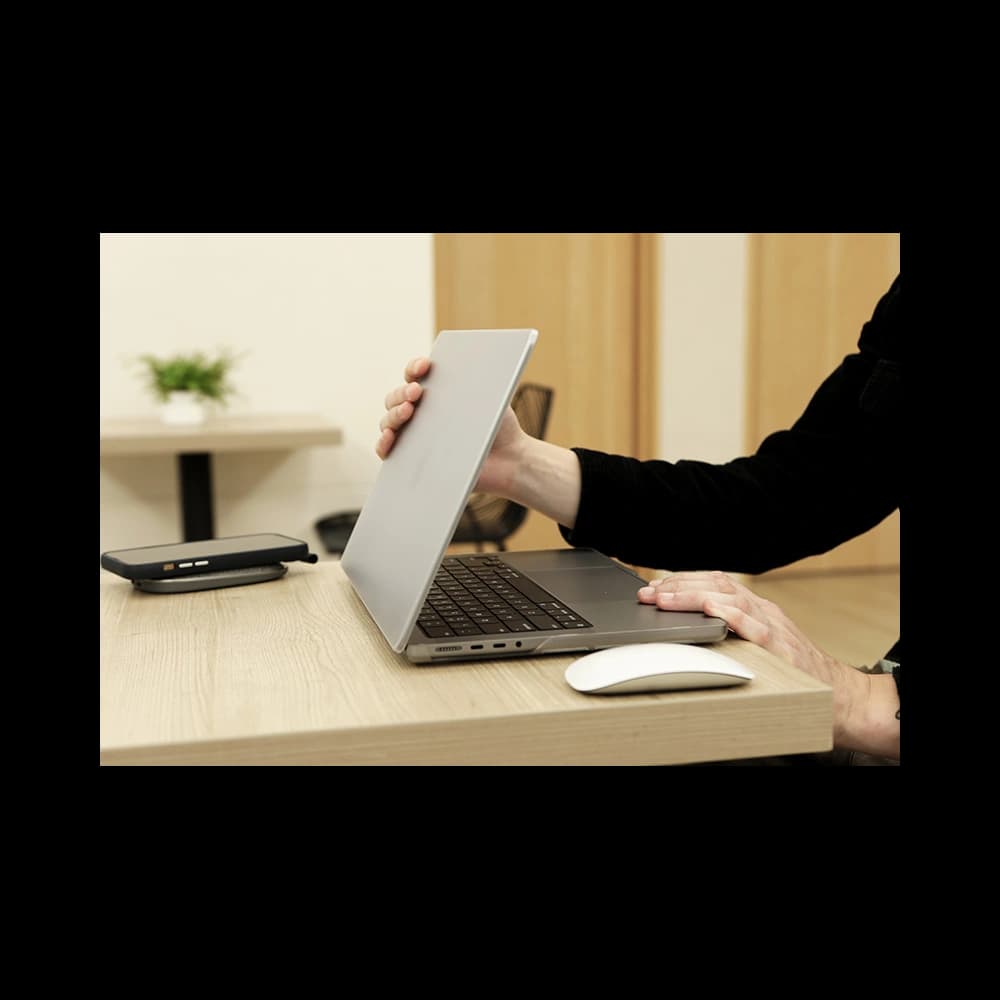 Moshi iGlaze Hardshell Apple MacBook Pro 14" 2021-2025 (M1/M2/M3/M4/M5) (Stealth Clear) - 11