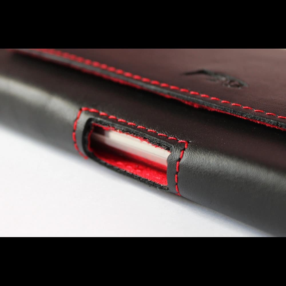 LURESKO FREYA XL Lederholster für den Gürtel, Handyhülle 165x82x10mm (schwarz glatt mit rotem Faden und rotem Innenraum) - 8