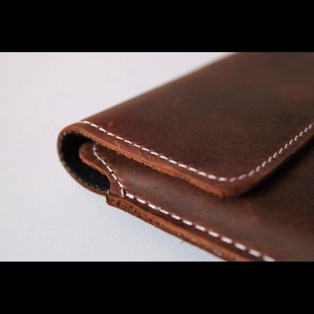 LURESKO CLAYER XL+ leather case for tablet 290 x 212 x 9mm (vintage brown with white thread) - 6