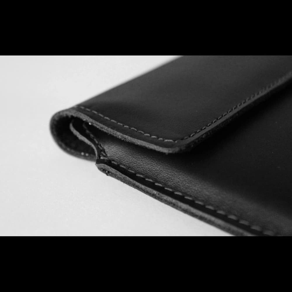 LURESKO CLAYER XXL leather case for tablet 313 x 222 x 9mm (smooth black with black thread) - 3