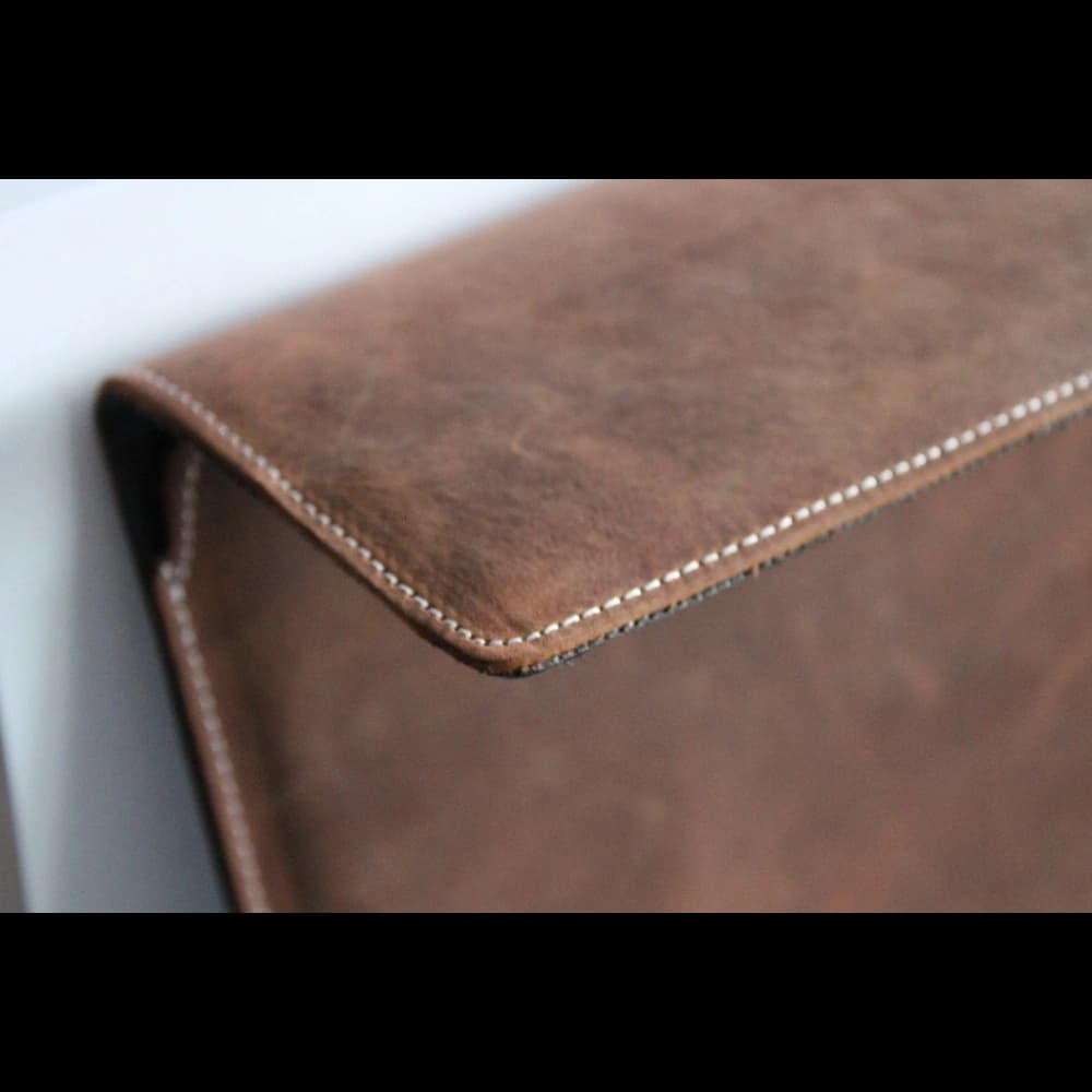 LURESKO CLAYER XL2 GKL leather case for tablet 249 x 181 x 9mm (vintage brown with white thread) - 7