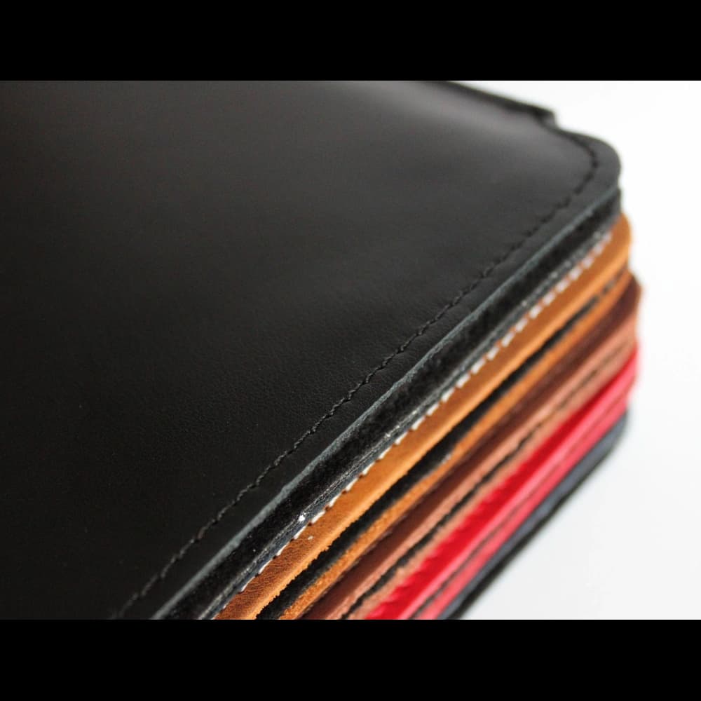 LURESKO MASTER S leather case for ebook 162x113x9mm (black smooth with black thread) - 9