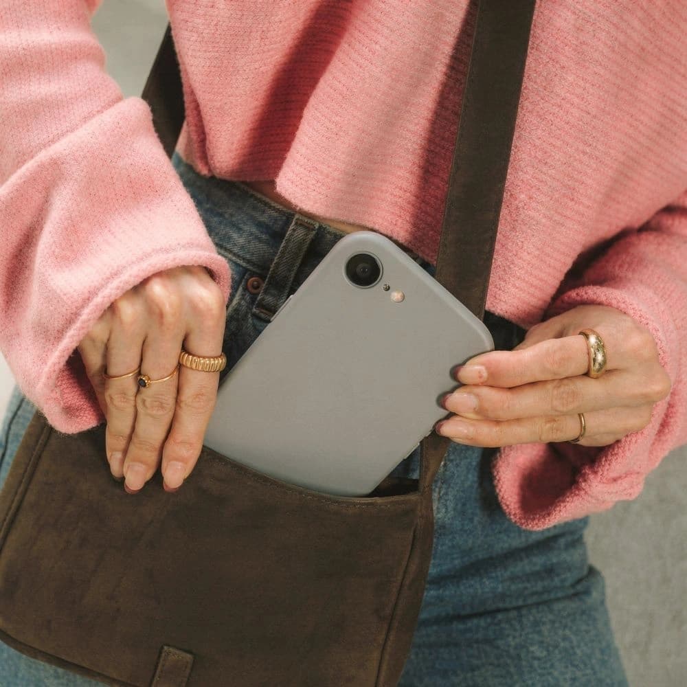 Tech-Protect Silicone MagSafe Apple iPhone 17e / 16e Stein Grau
 - 4