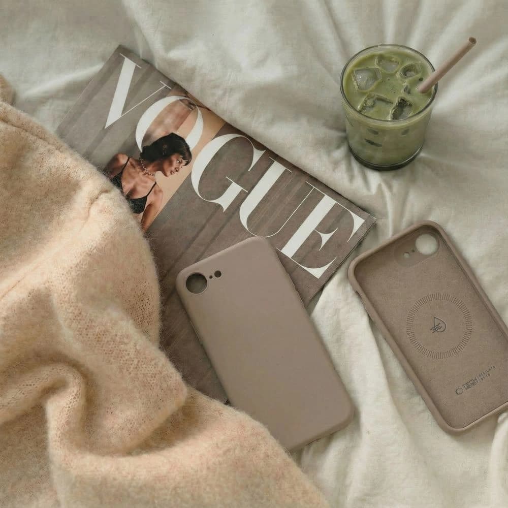 Tech-Protect Silicone MagSafe Apple iPhone 17e / 16e Schokoladenbraun - 4