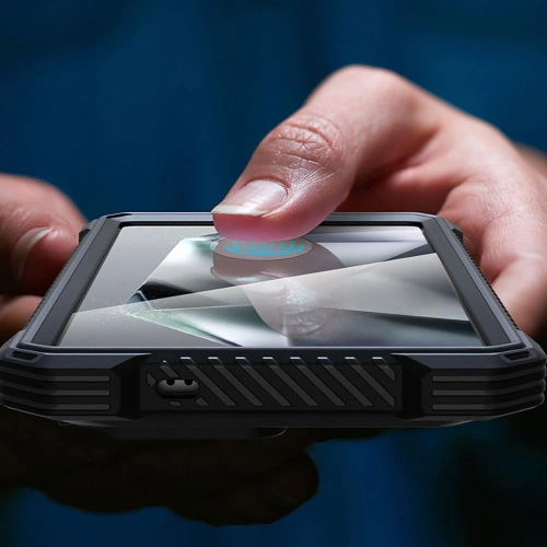 Etui Supcase zamontowane na Samsung Galaxy S25 Ultra, prezentujące stylowy wygląd.