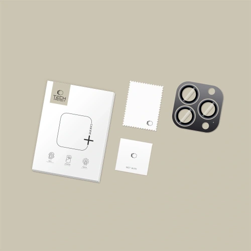 Widok osłony aparatu zamontowanej na telefonie, podkreślający jej elegancki design.