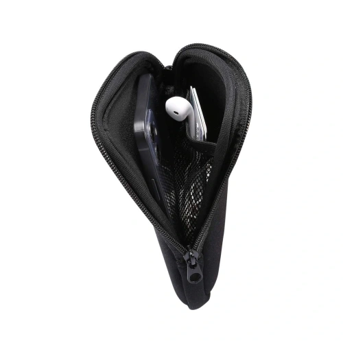 Zbliżenie na wsuwkę Tech-Protect, wykonana z trwałego neoprenu.