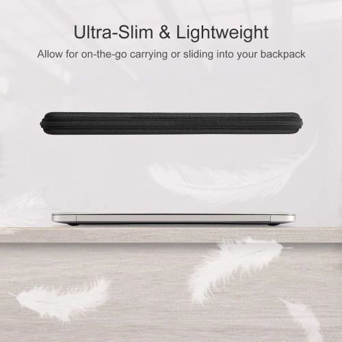 Etui Tech-Protect Hardpouch w użyciu, chroniące laptopa podczas transportu